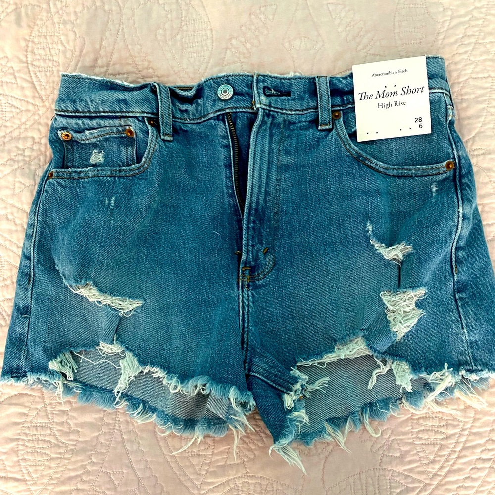 Brand: Abercrombie & Fitch Size:6 Color: Jean